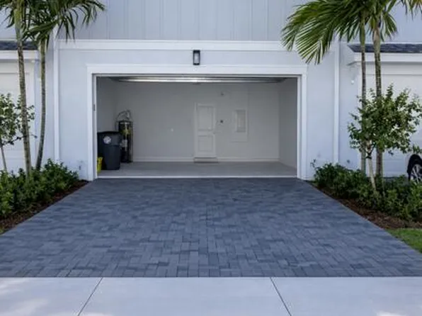 4394 S Longwood Lake Sq, Loxahatchee, FL 33470