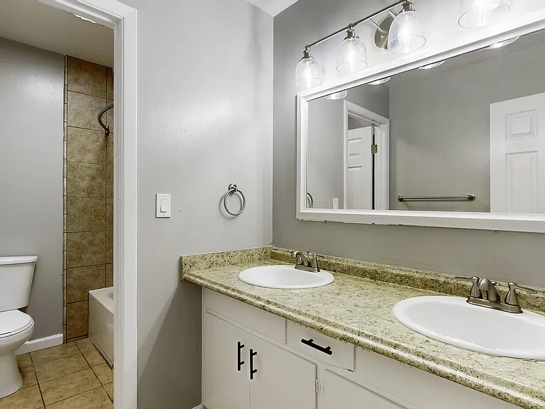 Pennsylvania Place — Photo 16
