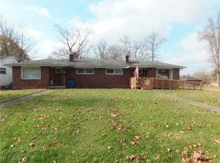 990 & 992 Dravis St SE, Girard, OH 44420