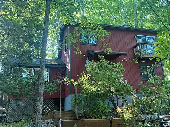 1050 Rainbow Dr, Lake Ariel, PA 18436