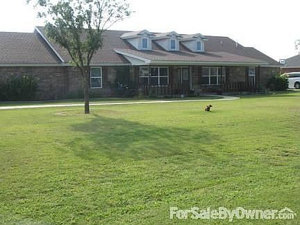 Front Yard : 2 car garage / 3 pecan trees in the front / 2 pecan trees back