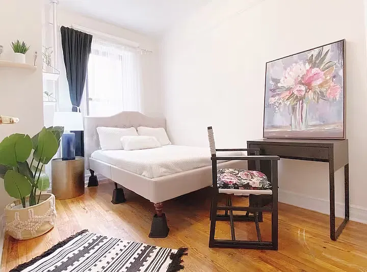 4 bed, 1.5 bath, $830 — Photo 1