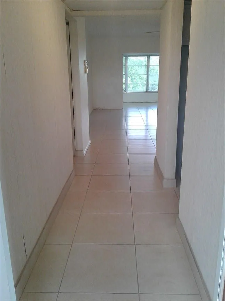 2 bed, 2.0 bath, 930 sqft, $1,400 — Photo 2