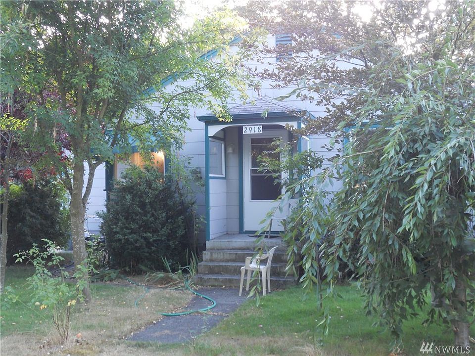 1st image of 2918 38th Ave NE