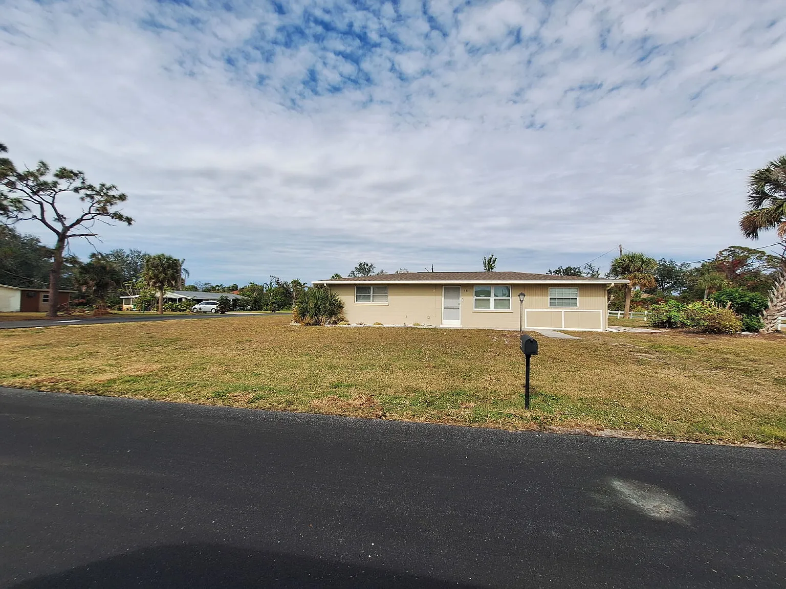 3 bed, 2.0 bath, 1244 sqft, $1,995 — Photo 2