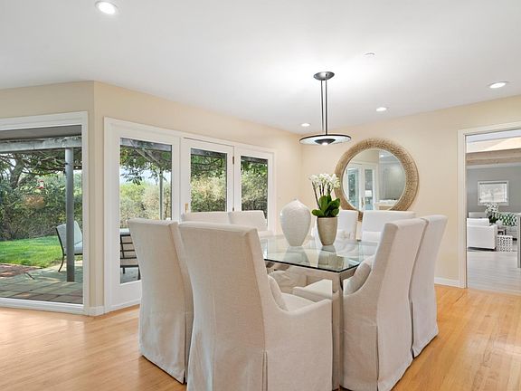 4th image of 60 Golden Oak Dr