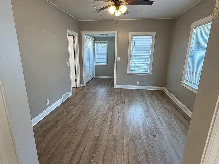 213 Rose Ave — Photo 2