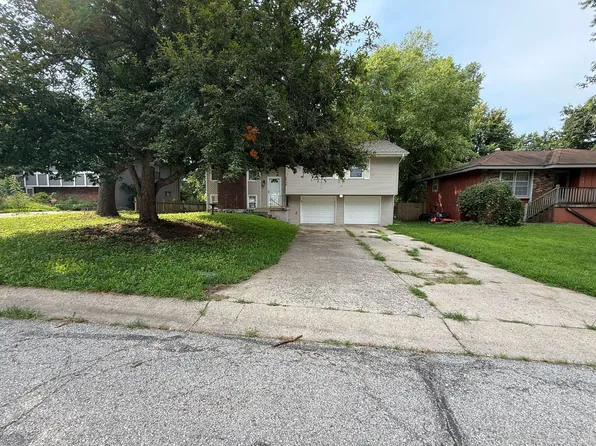308 NE Lakeview Dr, Blue Springs, MO 64014