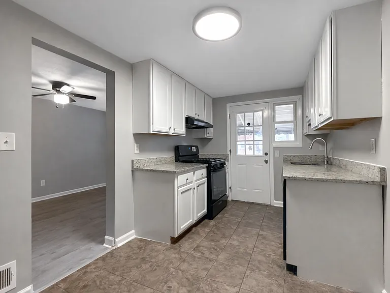 1005 Kayden Ln — Photo 6
