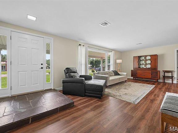 3rd image of 1529 Cerulean Dr