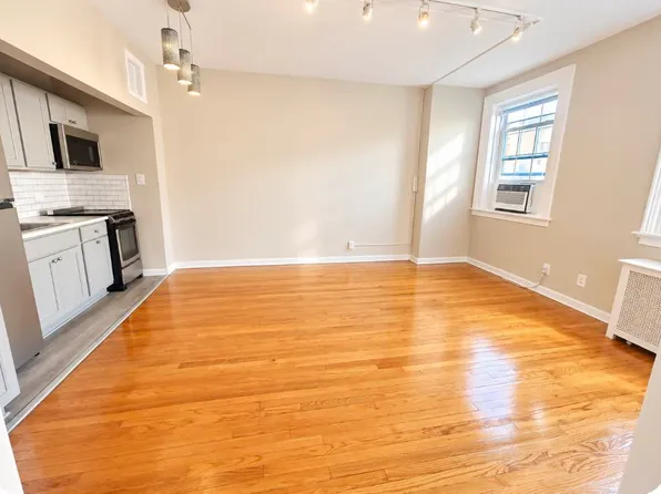 160 East 82nd Street image 1 of 5