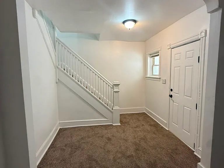 2402 Carter St — Photo 4