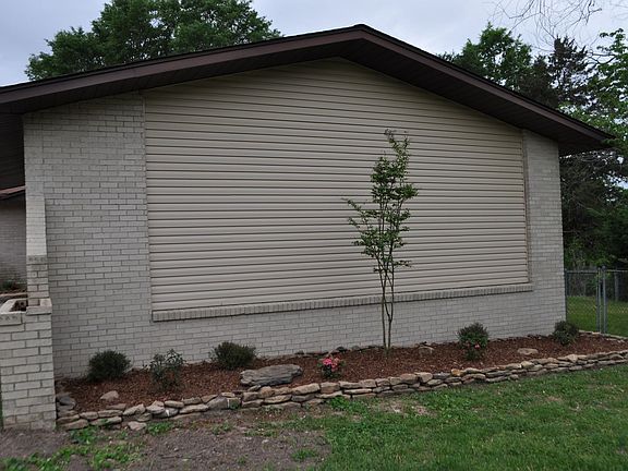 Side View of 28 Shoshoni Drive