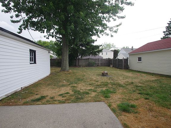 5th image of 34 Harvest Ave