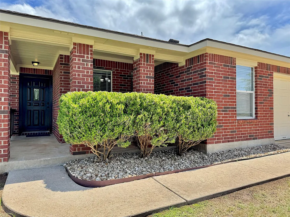 Building Photo - 204 Woodley Rd