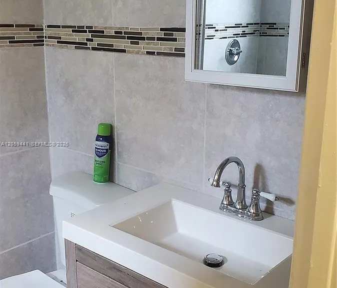 619 N D St — Photo 9