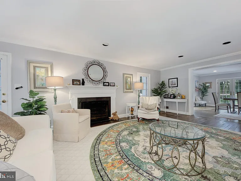8232 Kerry Ct — Photo 7