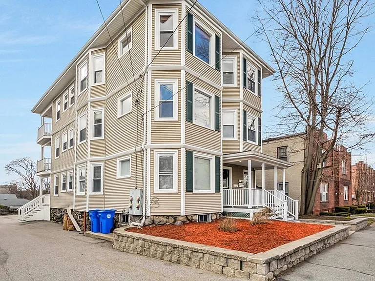 105 Adams St — Photo 1