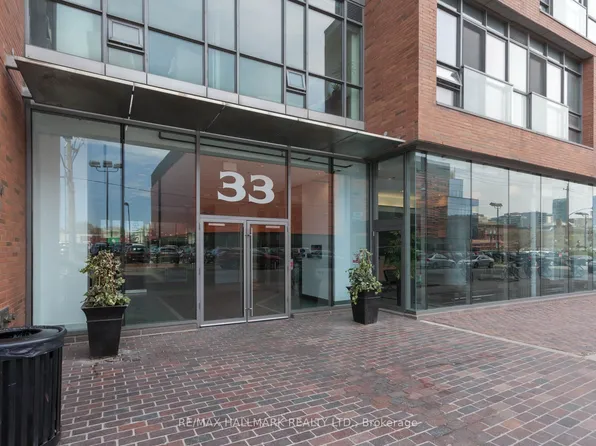 33 Mill St #1502, Toronto, ON M5A 3R3
