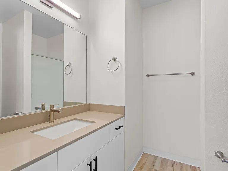 Tuscany Apartments — Photo 27