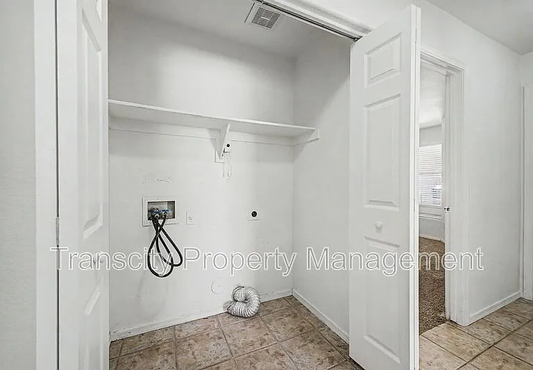 932 W 19th Ave — Photo 21