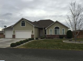 6021 Thynewood Loop, West Richland, WA 99353