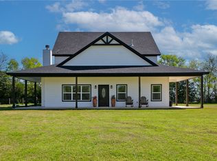 10477 Acacia Rd, Hearne, TX 77859