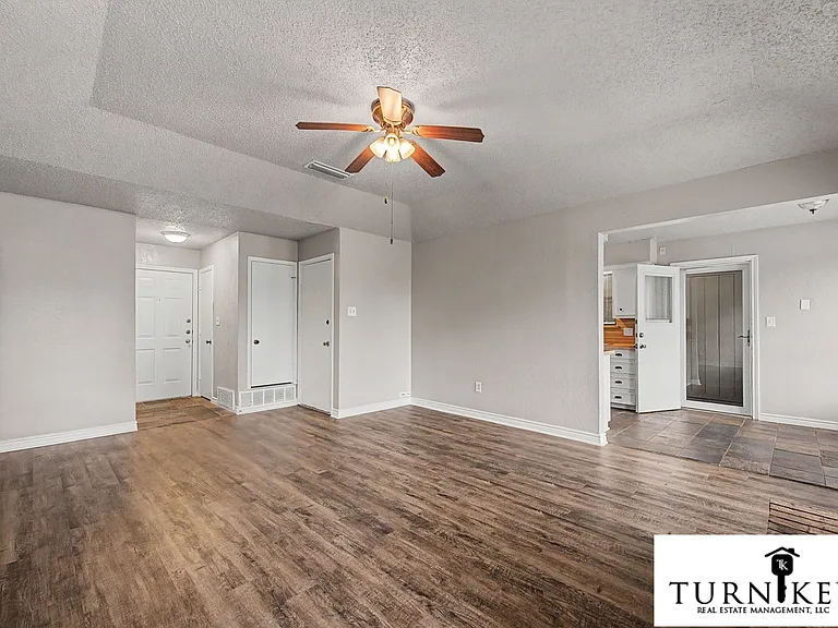 913 Springhill Dr — Photo 1
