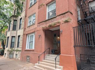 14 W Chestnut St #1M, Chicago, IL 60610