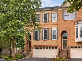 25890 Commons Sq, Chantilly, VA 20152