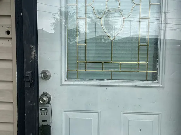 8950 Higginson Dr, Saint Louis, MO 63121