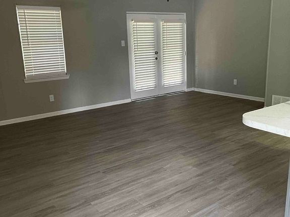 3rd image of 137 Campbell St