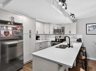 2815 S 17th St SW #3, Calgary, AB T2T6T5