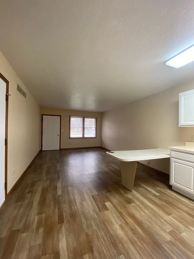 1007 Zollinger Rd — Photo 2