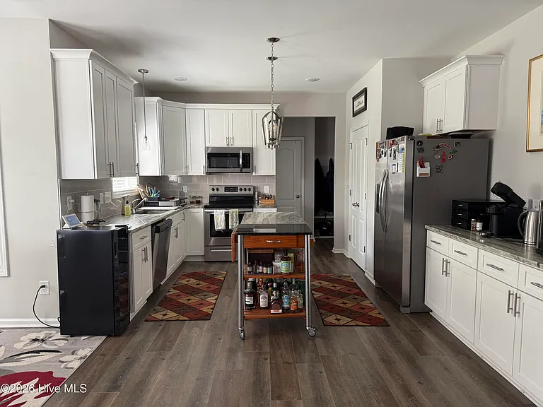 406 Ames St — Photo 5