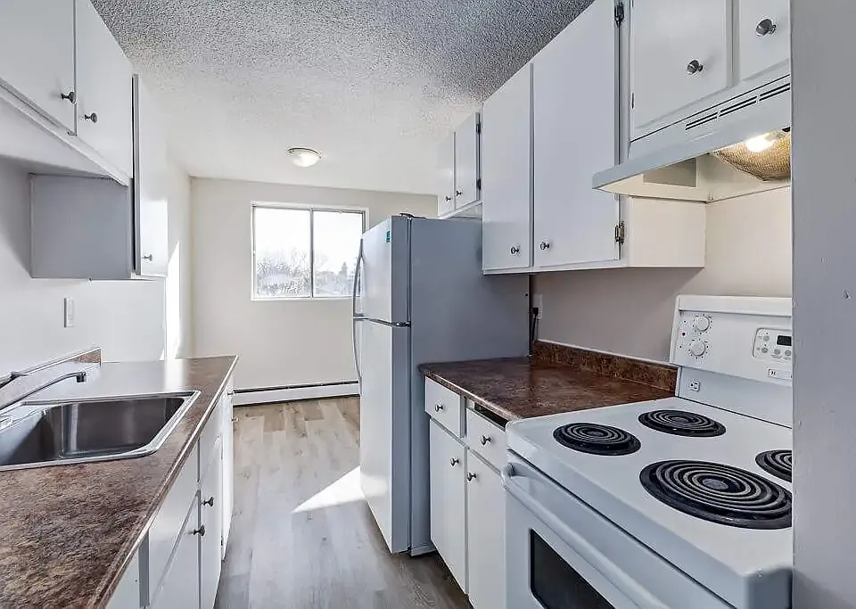 865 Confederation Dr