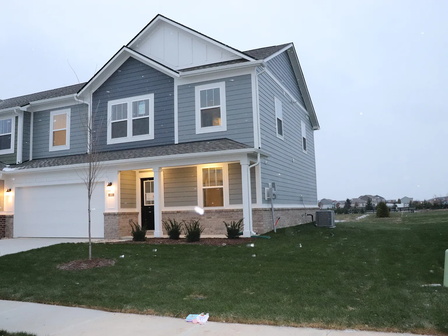 5 bed, 2247 sqft, $2,550 — Photo 2
