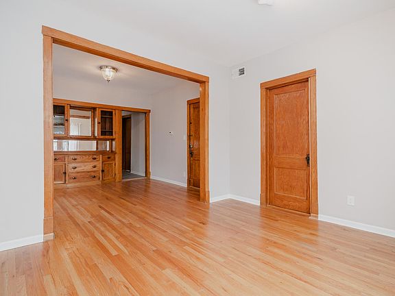 5th image of 2422 W Warner Ave #2F