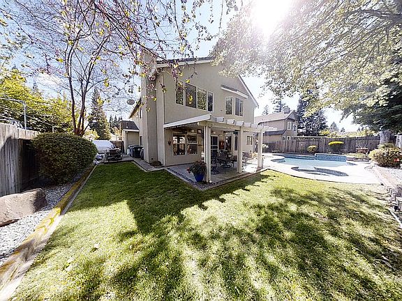 3rd image of 112 Bayline Cir