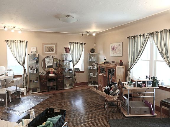5th image of 4807 53rd Ave