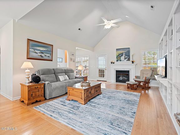 2nd image of 4139 Churchill Circle SE