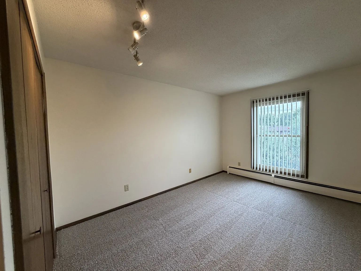 2 bed, 905 sqft, $1,250 — Photo 4