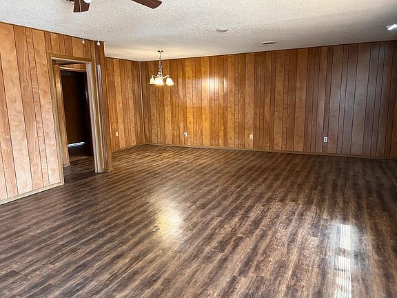 2nd image of 901 S Pecos St