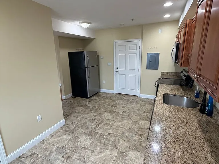 462 Fletcher St — Photo 3