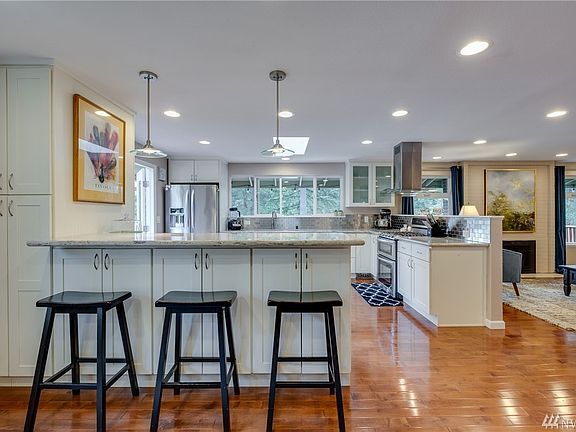5th image of 11129 Forest Ln NE