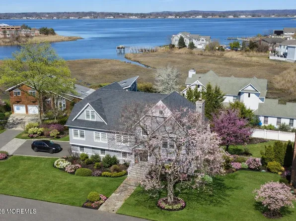 3 Elizabeth Pl, Monmouth Beach, NJ 07750
