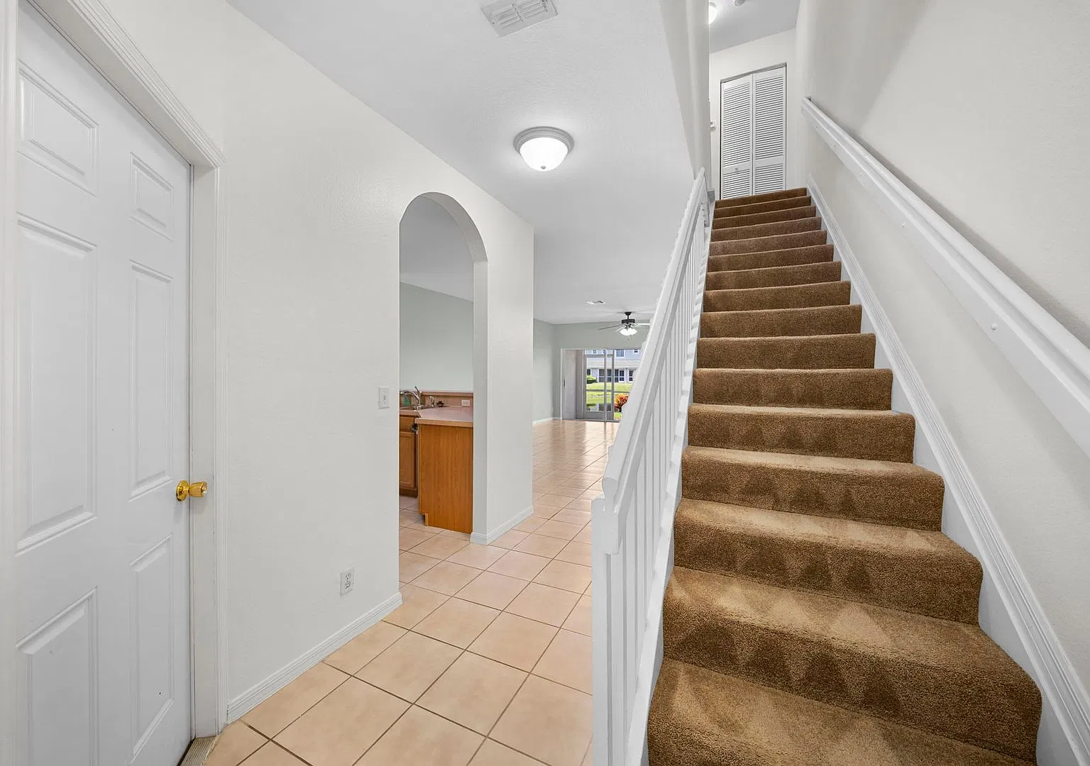 Stunning 2-bedroom, 2.5-bathroom townhome located in Fort Myers — Photo 4