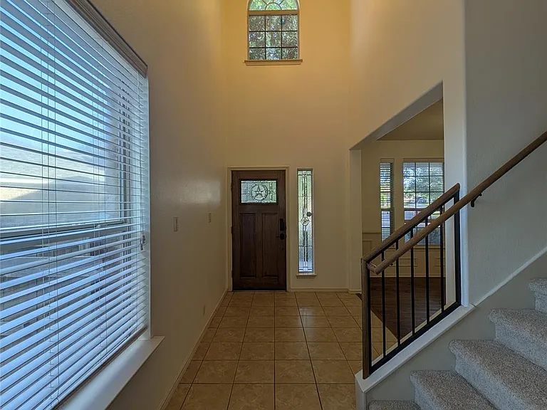 1602 Westmeadow Trl — Photo 5