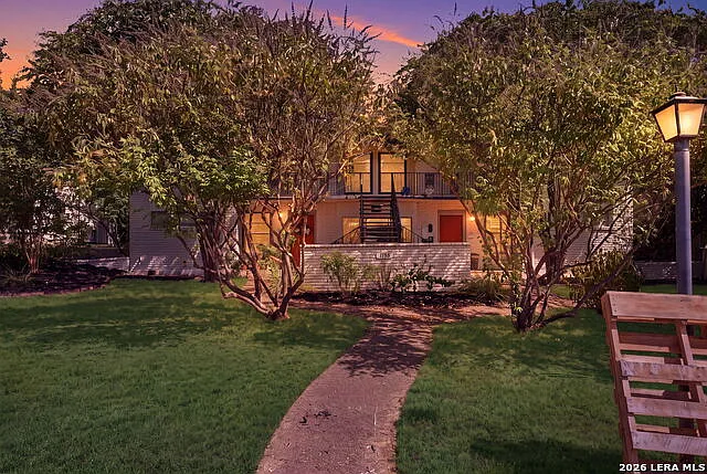 2 bed, 1.0 bath, 900 sqft, $1,400 — Photo 2