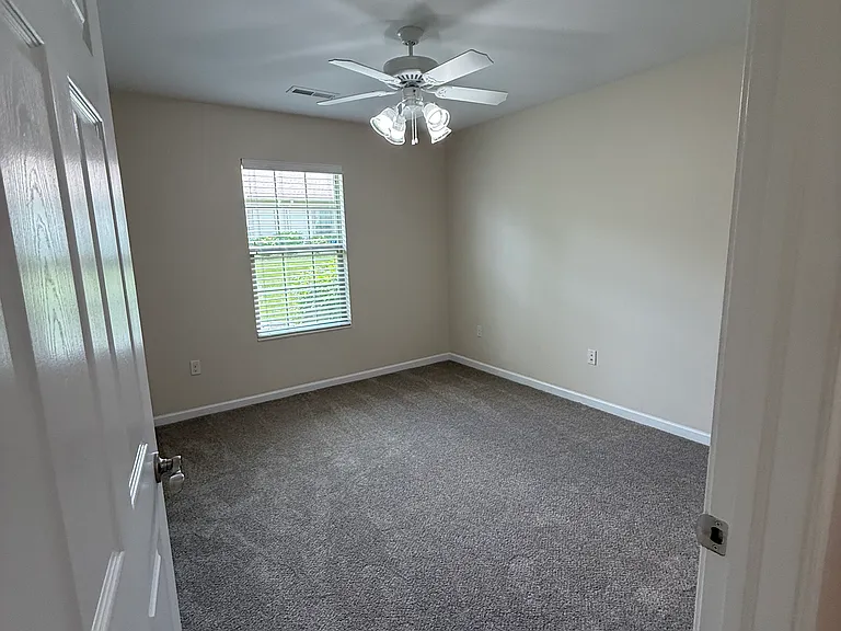 Wales Crossing Apartments — Photo 8
